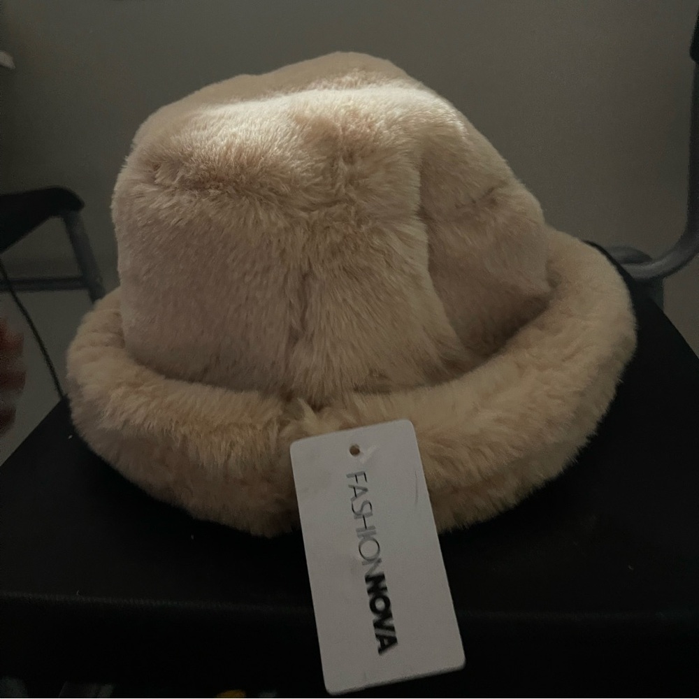 Fashionova fuzzy beige hat never worn